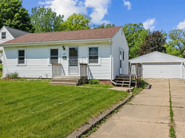 1223 Memorial Dr SE, Cedar Rapids, IA 52403