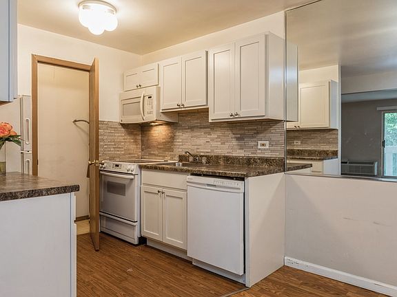 4th image of 670 E Liberty St APT 208