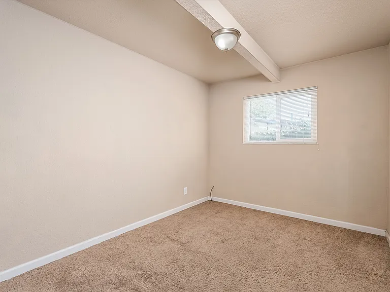 290 Lindley Dr — Photo 4