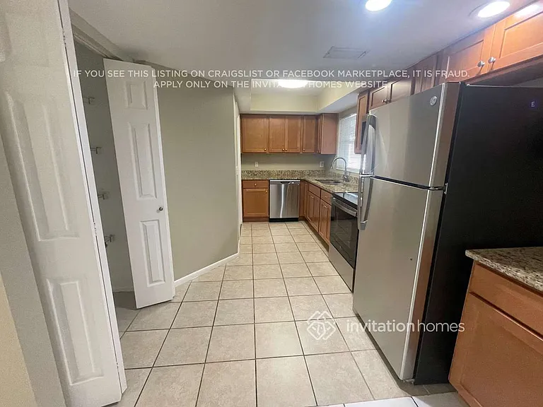 1806 SE 13th St — Photo 5