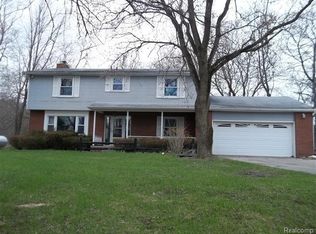 370 Beaumont Rd, Highland, MI 48356