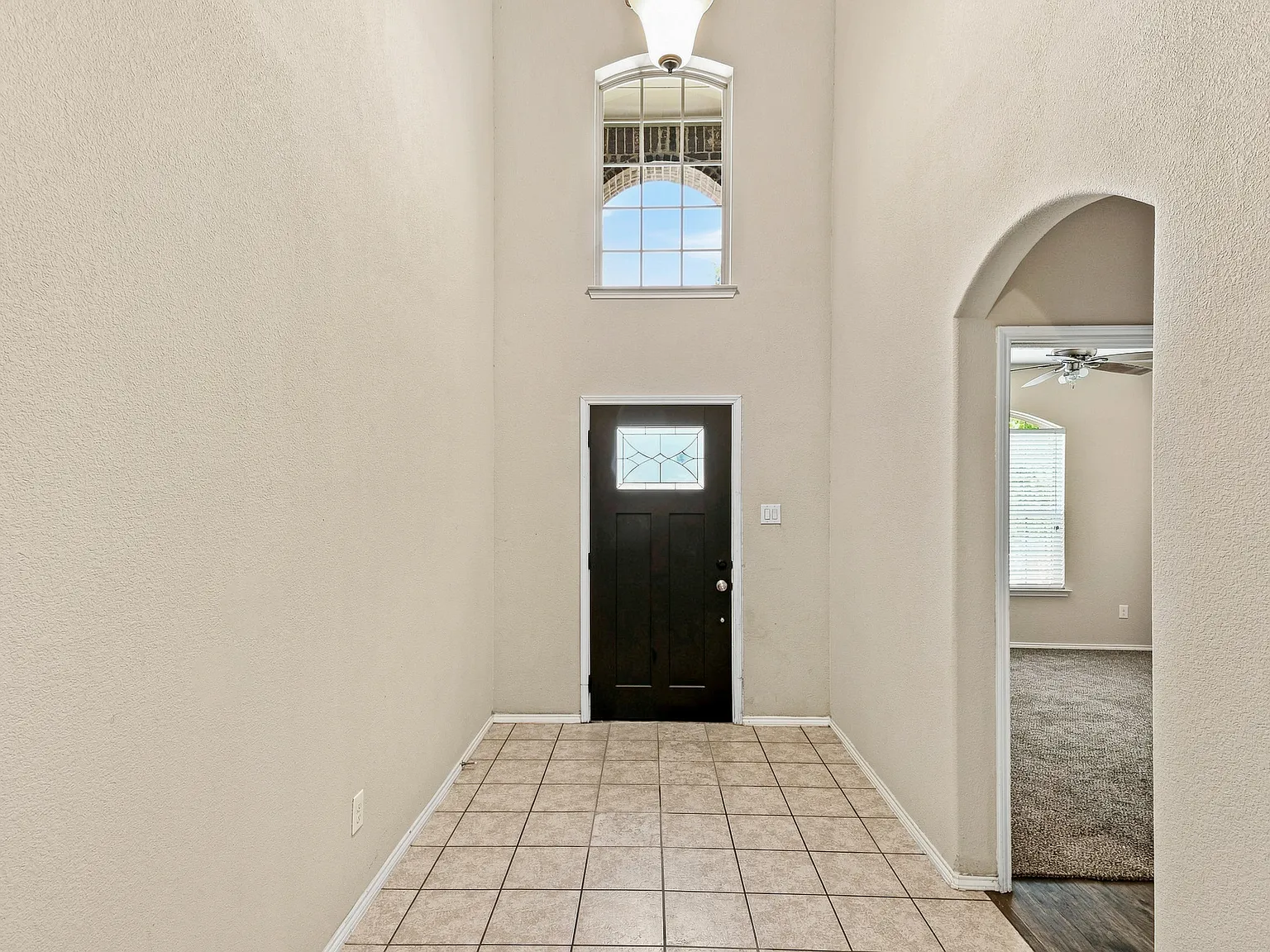 5 bed, 3073 sqft, $2,995 — Photo 3