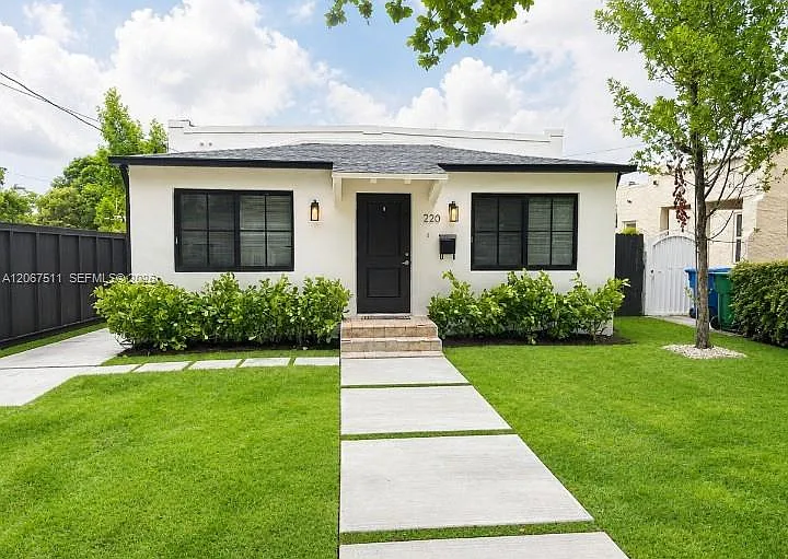 220 SW 32nd Ave