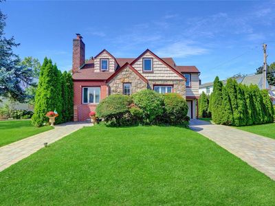 6 Mapleleaf Lane, New Hyde Park, NY, 11040