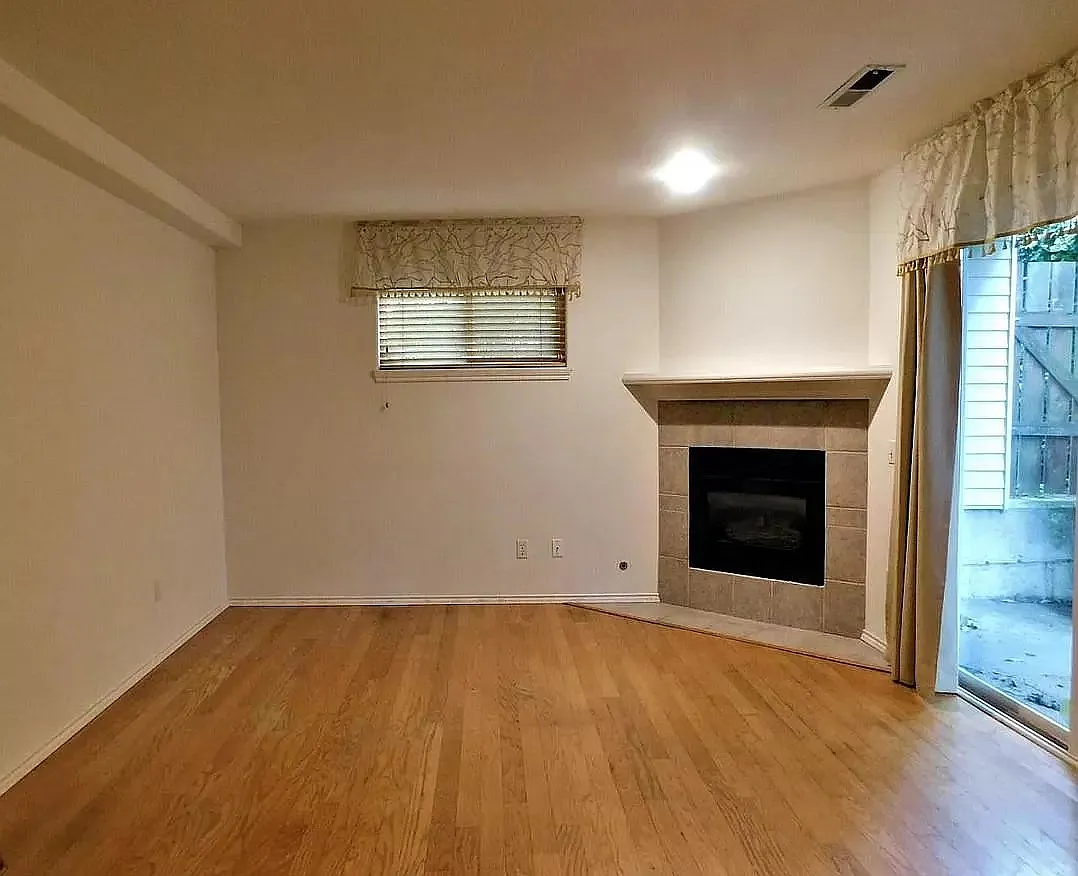 2 bed, 2.5 bath, 1393 sqft, $3,650 — Photo 2