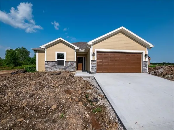 406 N Sycamore Ct, Oak Grove, MO 64075