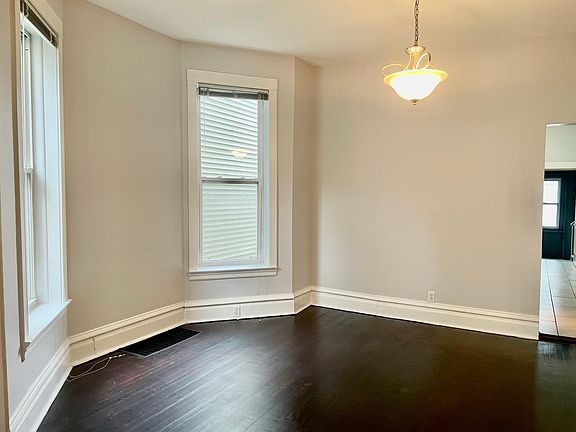 4th image of 3244 N Whipple St APT 1
