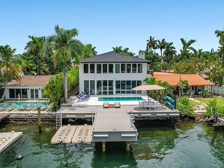 257 N Coconut Ln — Photo 4