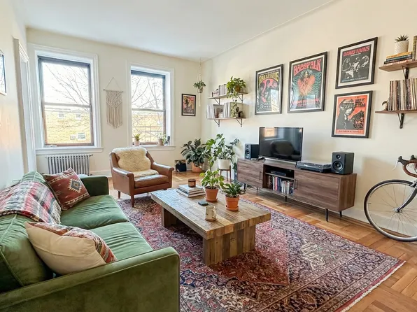 5501 15th Avenue image 1 of 9