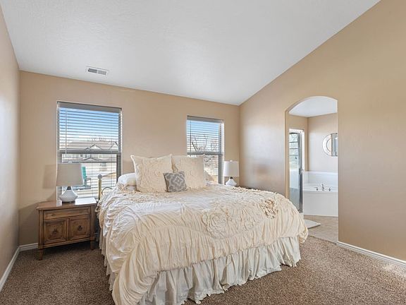 4th image of 831 E Sandhill Ct