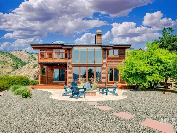 77 Golden Eagle Dr, Boise, ID 83716