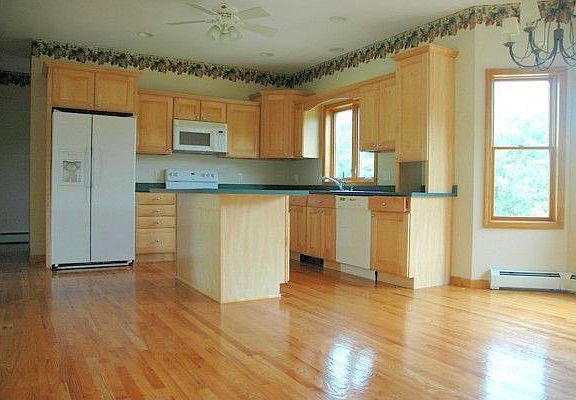 3rd image of 23 Shirley Ln