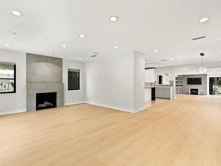 15221 Valley Vista Blvd — Photo 4