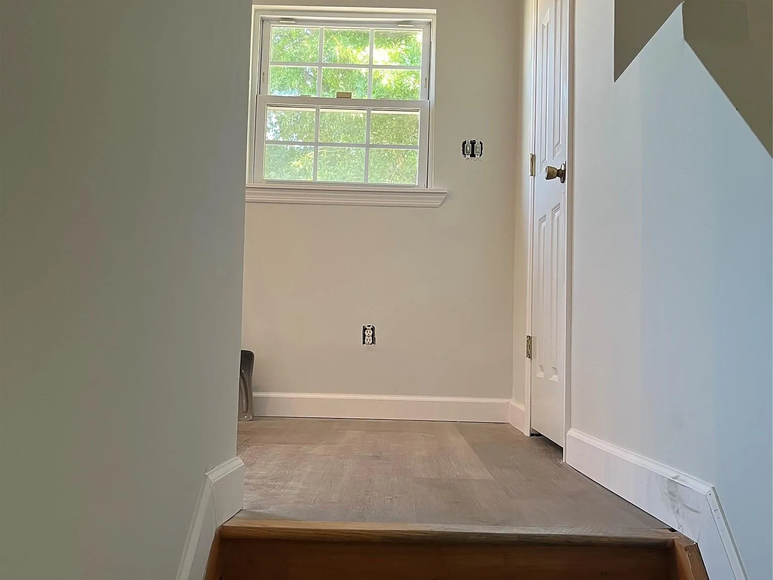 3 bed, 2.0 bath, 2400 sqft, $3,500 — Photo 2