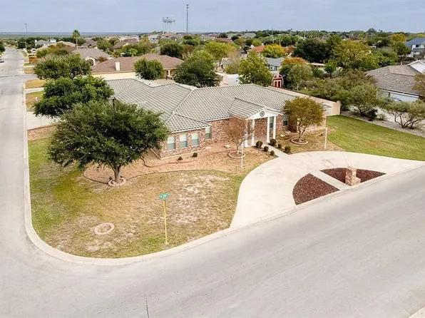 311 Far Hills Dr, Del Rio, TX 78840