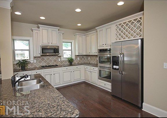 Spacious Kitchen!