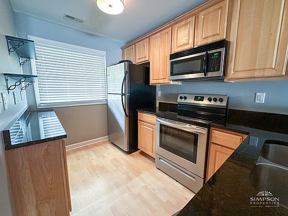 3rd image of 1215 Green Oaks Ln #B-1