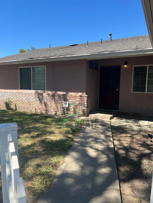 3 Bedroom 2 Bath Move In Ready In Modesto!! — Photo 3