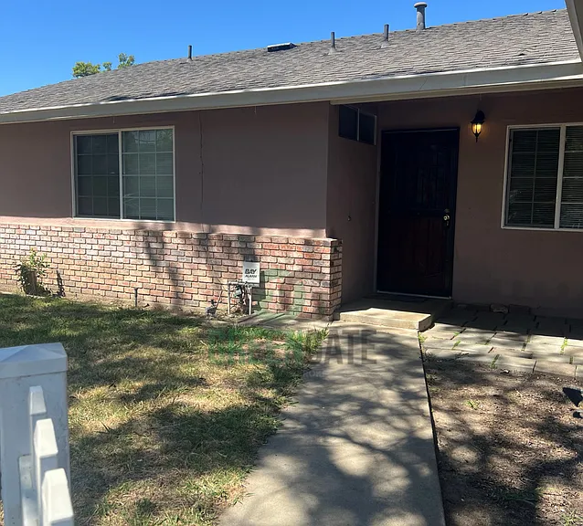 2305 Rose Ave — Photo 3