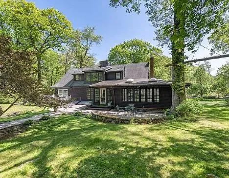 83 Woodchester Dr — Photo 18