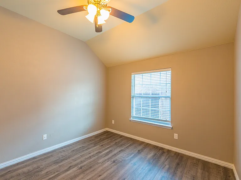 918 Witherby Ln — Photo 23