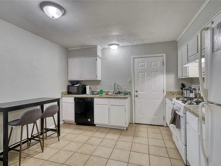 1108 S Dexter Dr — Photo 6