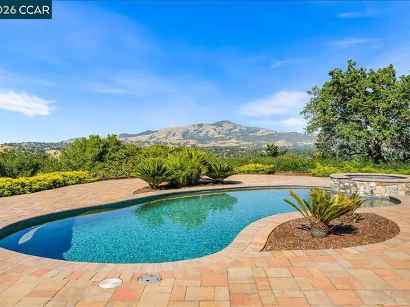 300 Oak View Ter, Danville, CA 94526