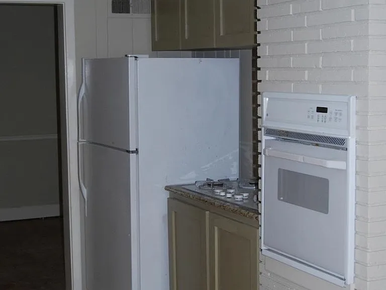 walk through kitchen has gas stovetop