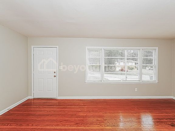4th image of 945 Elizabeth Dr