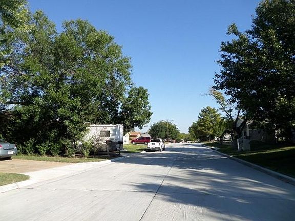 5th image of 2402 Parkside Dr