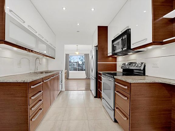 4th image of 3085 Pheasant Creek Dr APT 212
