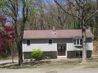 8 Maureen Dr, Smithfield, RI 02917