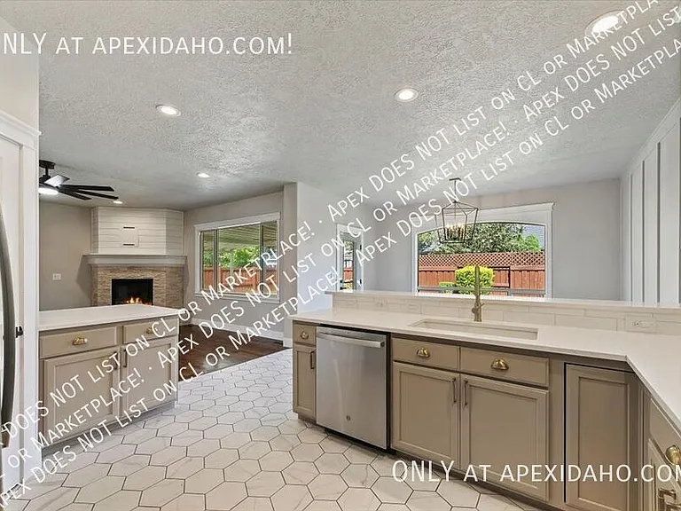 1828 W Divide Creek St — Photo 21