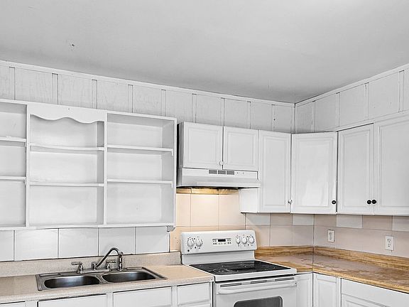2nd image of 113 S Grove St APT 1
