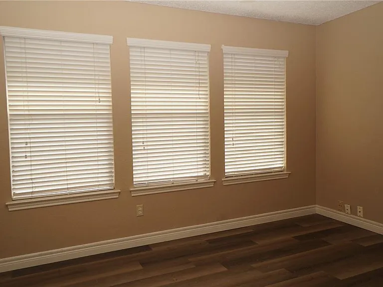 6525 Hart Ln — Photo 25