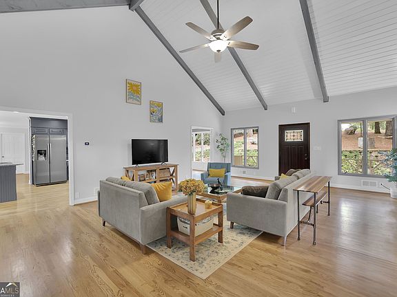 3rd image of 625 Meuse Way