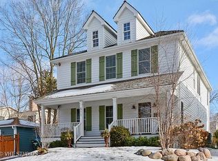 511 S Summit St, Barrington, IL 60010