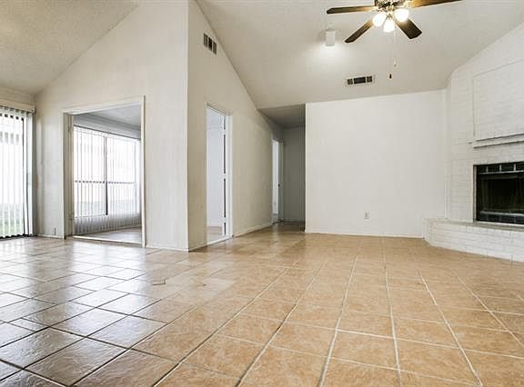 4th image of 523 Valley Mills Dr