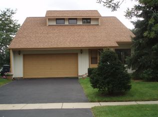 431 Red Rock Dr, Lindenhurst, IL 60046