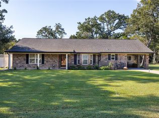 3 Bobby Jones Ln, Hilltop Lakes, TX 77871