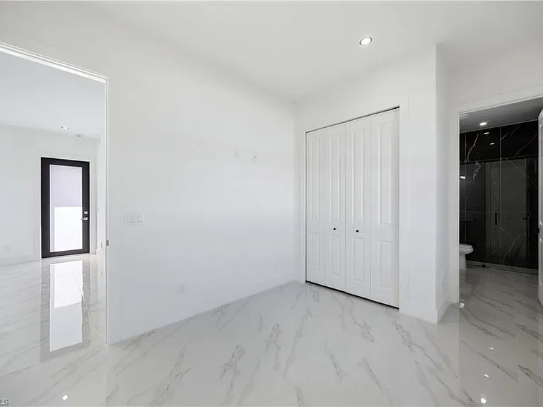 2700 49th St SW — Photo 17