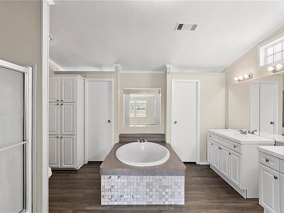 4th image of 6461 Shady Hill Cir