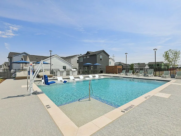 YardHomes Trailside Swimming Pool