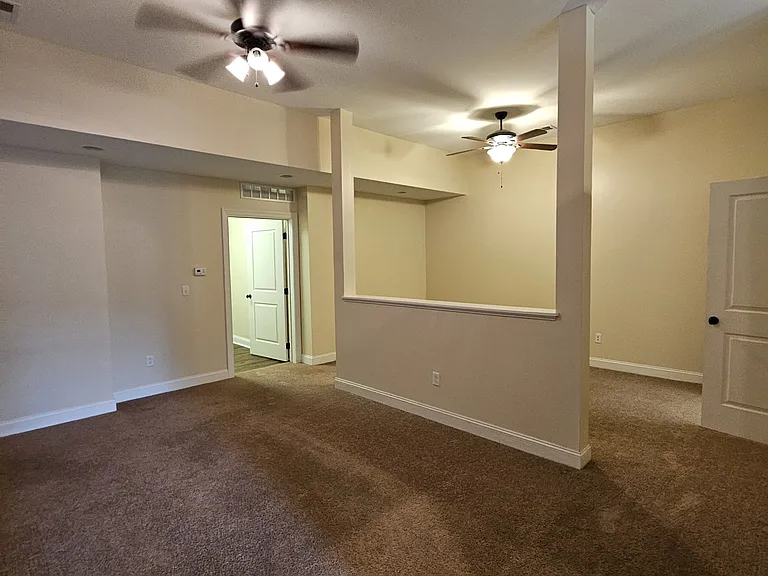 104 Trescott Ln — Photo 4