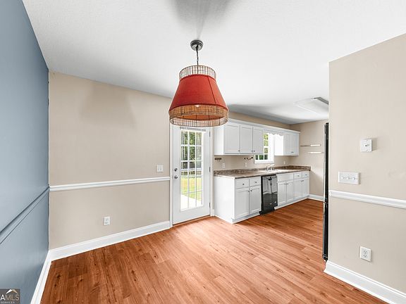 5th image of 343 Longwood Dr