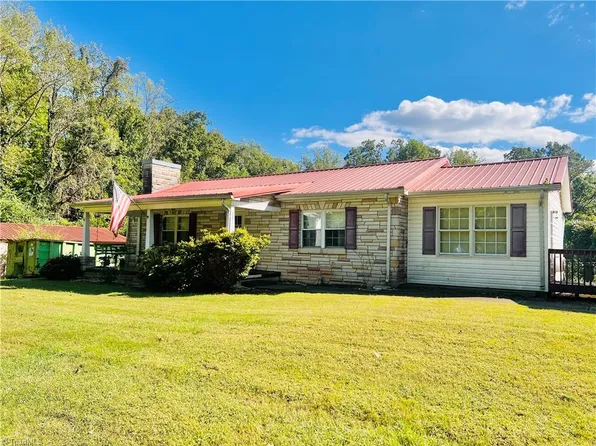 1241 Chandler Rd, Dobson, NC 27017