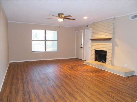 4th image of 1000 Autumn Oak Dr
