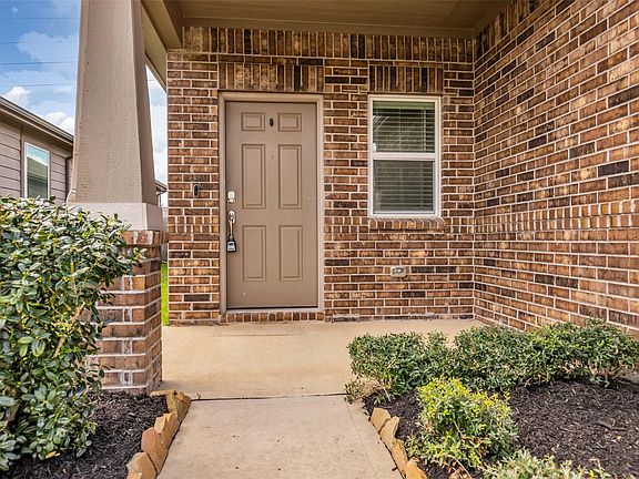 2nd image of 25703 Bottlebrush Sedge St