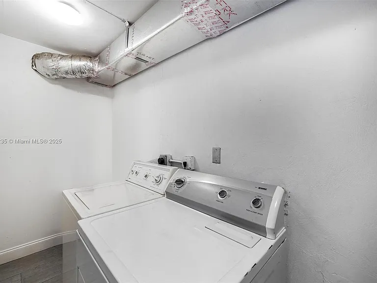 1428 SW 11th Ter — Photo 22