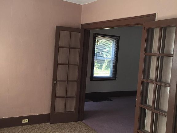 3rd image of 915 N 5th St